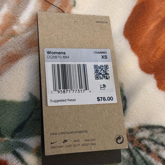 Women’s Nike XS work out top with DRI-FIT ADV technology - Picture 3 of 9